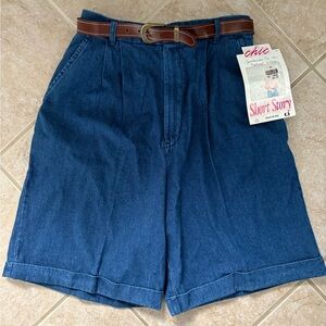 🆕 Vintage women’s Chic bareback denim high waisted pleated shorts size 10